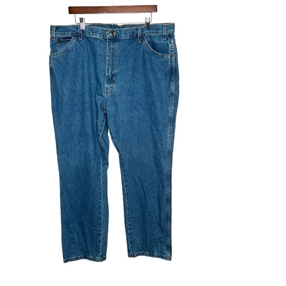 Dickies Relaxed Fit Jeans Mens 42x30 Medium Blue Wash Straight Leg Denim Cotton - Picture 1 of 3